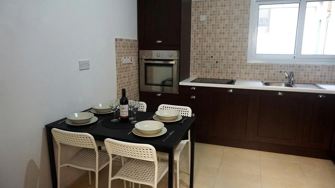 לרנקה Lazuli City Seaview Apartment 34 קפריסין